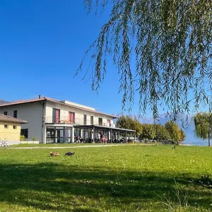 Lake Como Beach Hostel Włochy